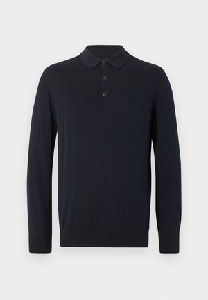 Fekete hosszú ujjú galléros póló három gombbal, bordázott mandzsettával és szegéllyel, fehér háttéren.