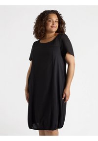 Schwarzes Kurzarmkleid mit lässiger Passform, runder Halslinie und gerafftem Saum. Hergestellt aus leichtem Stoff, der eine glatte Textur aufweist.