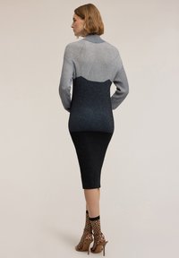 Motivi Abito in maglia - grigio