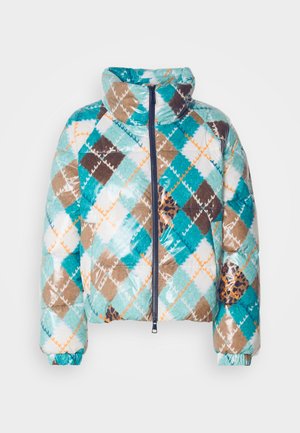 Kantet pufferjakke i teal, brun og hvidt argyle-mønster med leoparddetaljer. Har en høj krave og frontlynlås. Elastiske manchetter.
