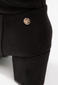 XTI Botas - black