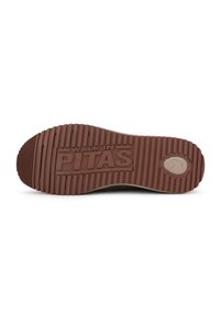 Bruine rubberen zool met geribbeld patroon en de tekst "WALK IN PITAS". Heeft een gladde rand en een rond logo ontwerp aan de zijkant.