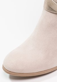Marco Tozzi Botas - taupe