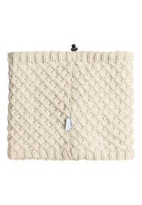 Texturovaná krémová kabelka s diamantovým vzorem pleteniny, s černým uzávěrem na vrchu a malou textilní visačkou na boku.