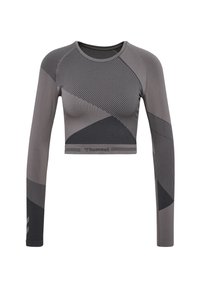 Grauer Langarm-Crop-Top mit unterschiedlichen diagonalen Streifenmustern in dunkleren Farbtönen, subtiler Textur und einem abgerundeten Ausschnitt.