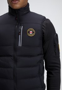 Alessandro Zavetti ZAVETTI CANADA ATLIRO GILET - Vesta - black