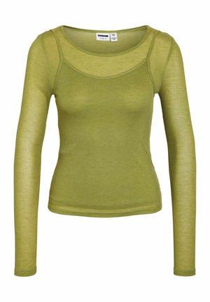 Hosszú ujjú, féláteresztő olívazöld bordázott kötött felső, kerek nyakkivágással és réteges hálós részlettel a felső mellrészen.