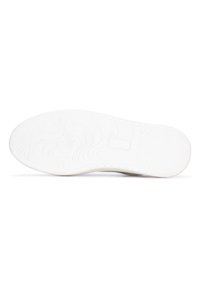 Sole di sneaker bianca con superficie texturizzata, realizzata in gomma liscia, forma arrotondata e sottili motivi a onda per la trazione.