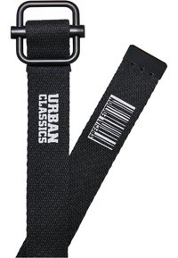 Čierny látkový opasok s matnou čiernou sponou. Obsahuje biele texty "URBAN CLASSICS" a "SPECIAL EDITION" spolu s grafickým prvkom čiarového kódu.