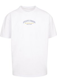 Hvid bomulds t-shirt med rund halsudskæring, korte ærmer, og et trykt design med teksten "ATHLETIC SUMMER RUNNING CLUB" i blå og gul farve.