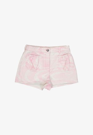 Short en denim rose clair avec motif tie-dye blanc, poches avant élastiquées, passants de ceinture et fermeture à bouton à la taille.