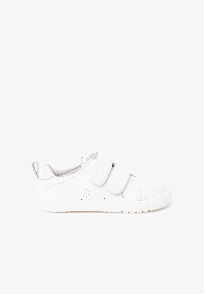 Scarpa da ginnastica bianca per bambini con due strap regolabili in Velcro, dettaglio laterale traforato e asola sul tallone.