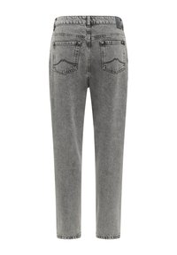 Jasnoszare dżinsy typu straight leg, z dwoma tylkimi kieszeniami i kontrastowym szwem wzdłuż szwów.