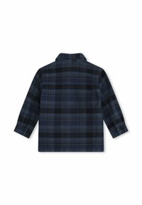 Camicia a scacchi in navy e nero, maniche lunghe con polsini bottonati, colletto e tessuto testurizzato. Presenta un motivo a quadri su tutta la superficie.