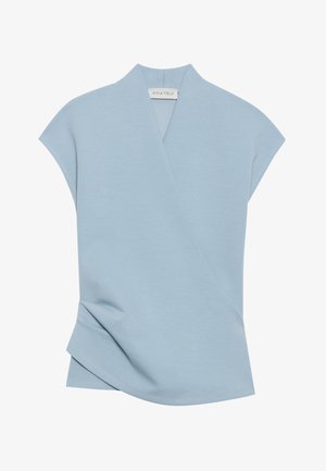 Világoskék, rövid ujjú felső, amely átkötős fazonú, puha tapintású és finom varrási részletekkel rendelkezik. Kényelmes anyagkeverékből készült.