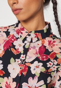 Vero Moda Petite VMLUCIA SHIRT DRESS  - Φόρεμα πουκάμισο - navy blazer