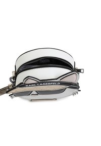 Sac rond blanc avec des accents noirs et roses, doté d'une fermeture éclair, d'une surface texturée et de la marque "KARL LAGERFELD" à l'avant.