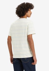 Levi's® ORIGINAL HOUSEMARK TEE - Jednoduché tričko - seaside egret
