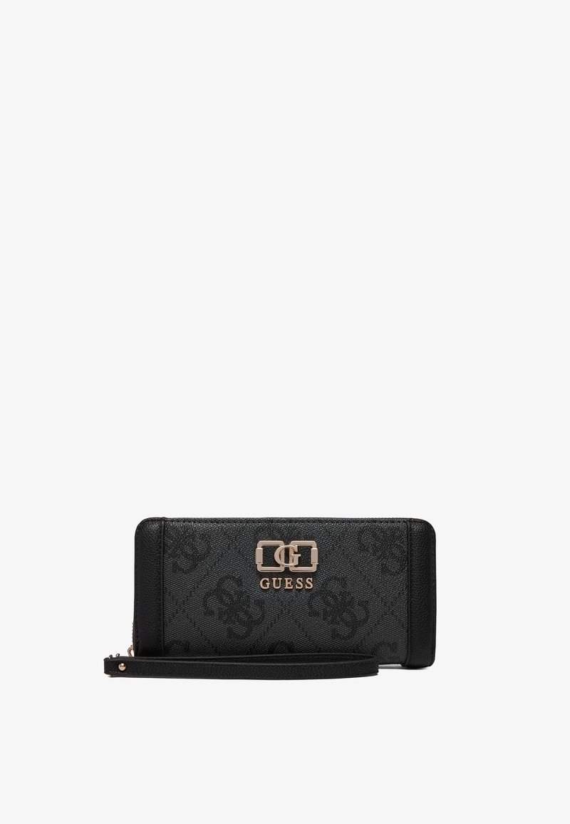 Pochette-bracelet Guess noire avec motifs de logo en relief et emblème Guess en métal doré sur le devant, dotée d'une lanière de poignet sur le côté gauche.