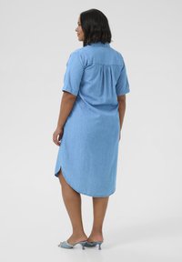 Kaffe Curve LOUISA  - Vestido vaquero - medium blue chambray