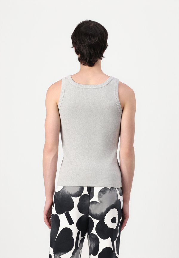 SURREA PIIRTO UNIKKO UNISEX - Top3