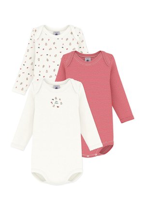 Drie babyrompers met lange mouwen, één witte met kersticonen, één rood-wit gestreept en één witte met kleine feestelijke motieven en tekst.