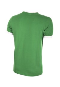 Groene t-shirt met korte mouwen en een ronde halslijn, voorzien van witte zoom op de mouwen. Gemaakt van zacht katoen met een gladde textuur. Achteraanzicht afgebeeld.