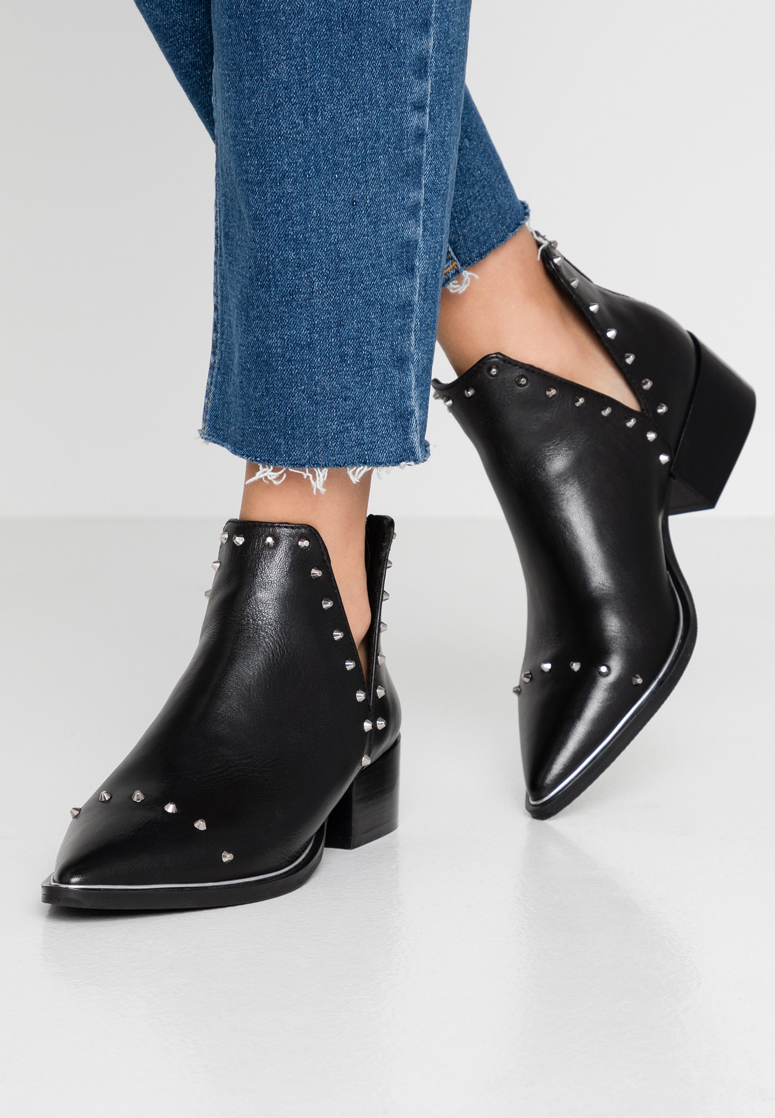 Steve madden epy ankle boot Clearance