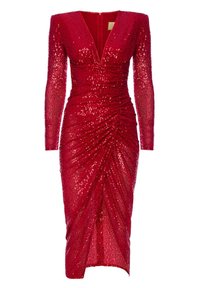 Czerwona sukienka ozdobiona cekinami, z długimi rękawami, głębokim dekoltem w kształcie V, marszczeniami i dopasowanym krojem. Długość do kolan, z zamkiem błyskawicznym z tyłu.