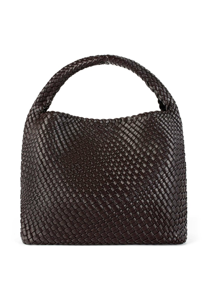 Borsa a mano in pelle intrecciata di colore marrone scuro con manico arrotondato e superficie texturizzata. Presenta una forma morbida e reclinata e un design senza cuciture.