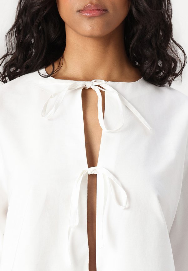 ONLTIA TIE - Blouse - cloud dancer2