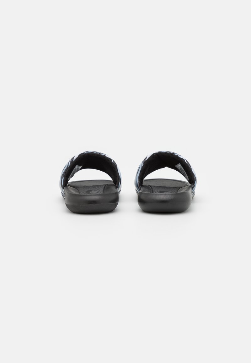 Nike Sportswear VICTORI ONE SLIDE PRINT - Pantolette flach - black/metallic silver