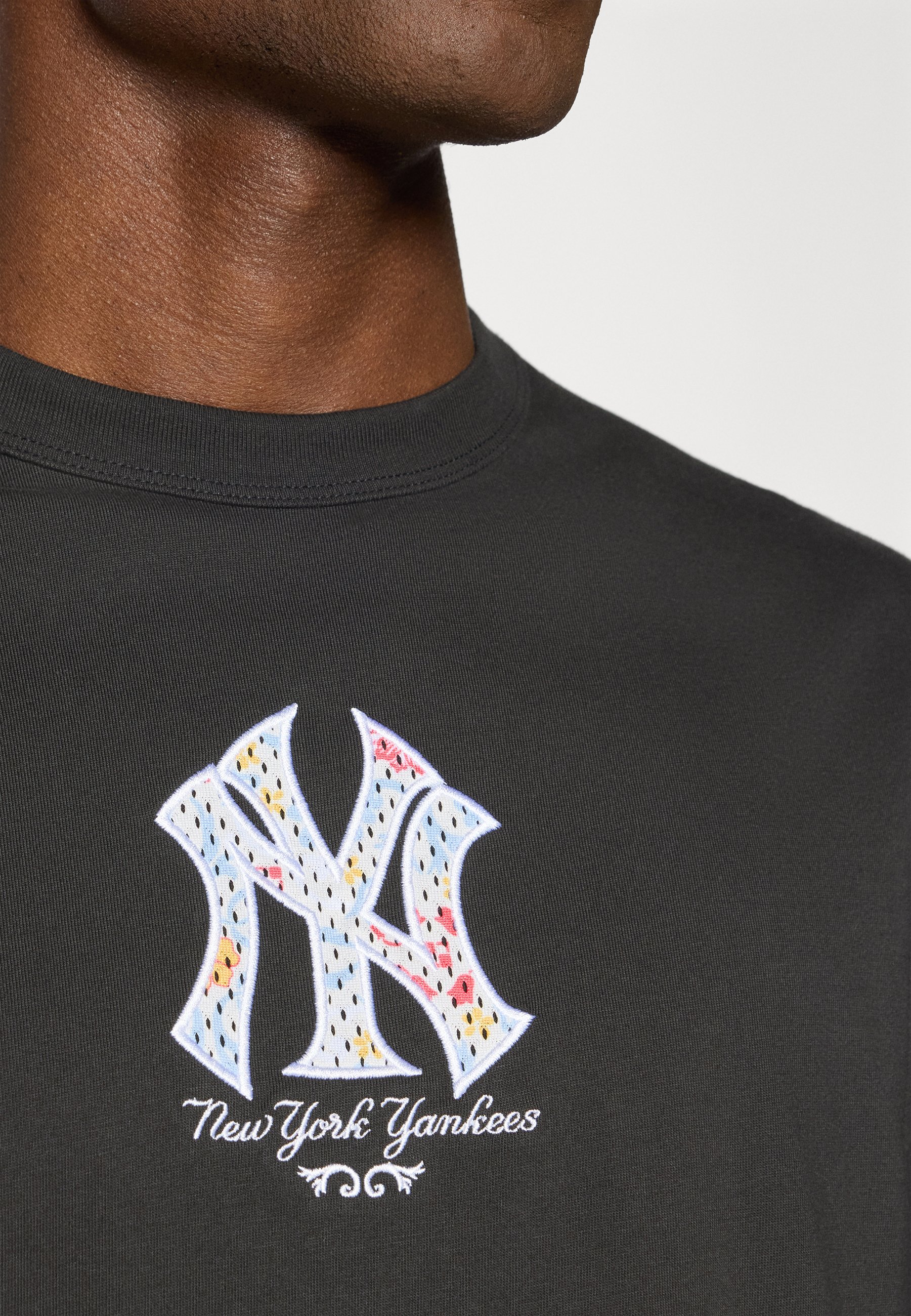 New Era MLB NEW YORK YANKEES - T-shirt z nadrukiem/czarny