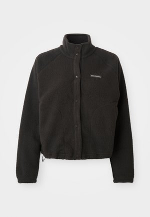 Musta fleece-takki, jossa on korkea kaulus, tarranapit ja tekstuuri. Ominaisuuksiin kuuluvat raglan-hihat ja säädettävä helmavarsi mukautuvan istuvuuden takaamiseksi.