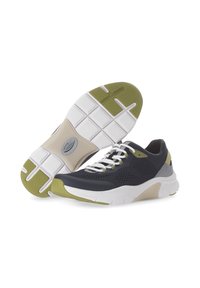 Scarpe da corsa da uomo in rete blu navy e grigia con lacci e dettagli bianchi. La suola è in gomma bianca con dettagli verdi e una presa testurizzata.