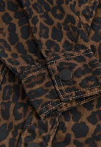 Next TALL - Užsagstoma palaidinė - leopard print