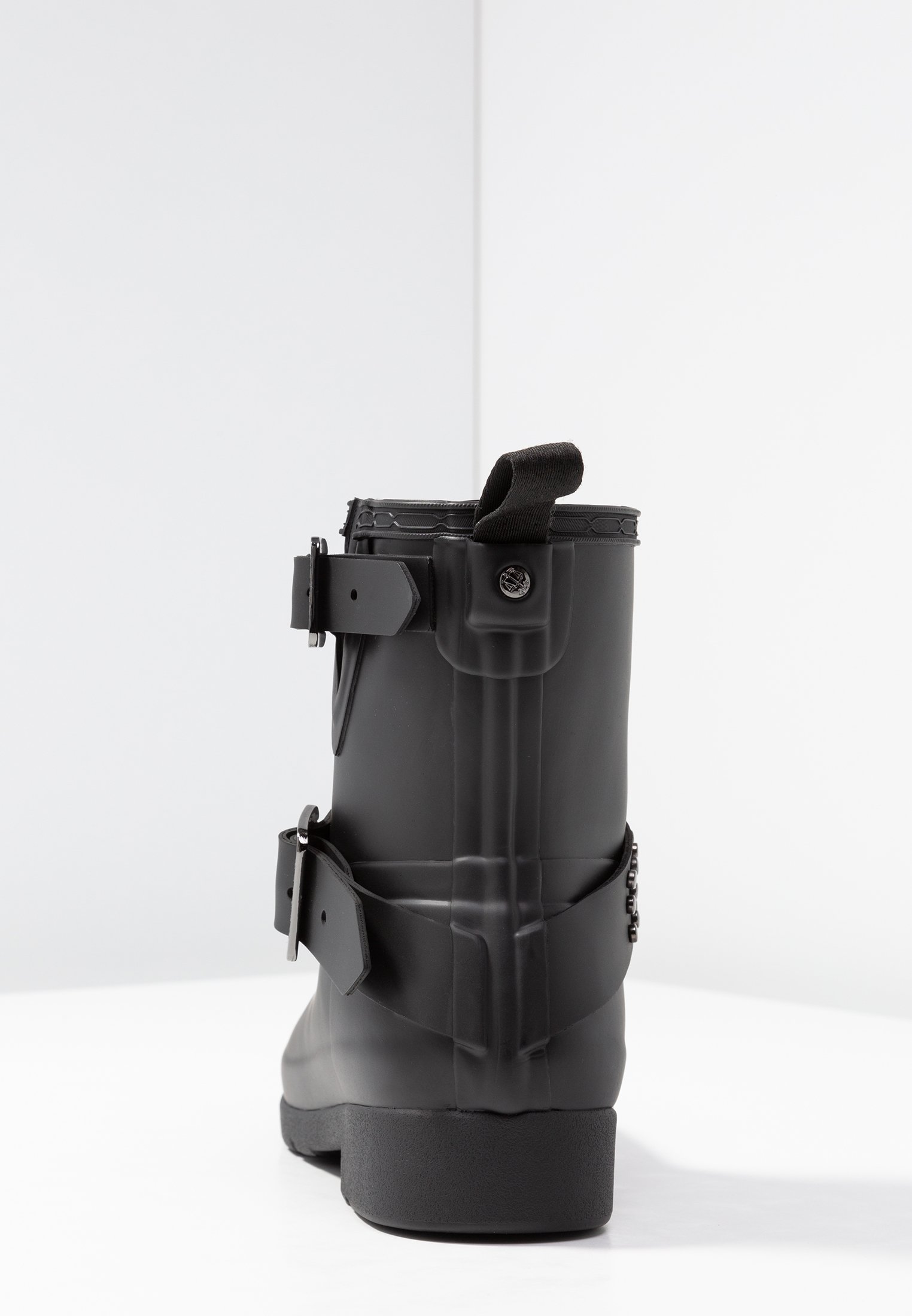 hunter refined stud biker