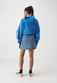 Obey Clothing REBUILT CARPENTER SKIRT - Krilo A-kroja - light indigo