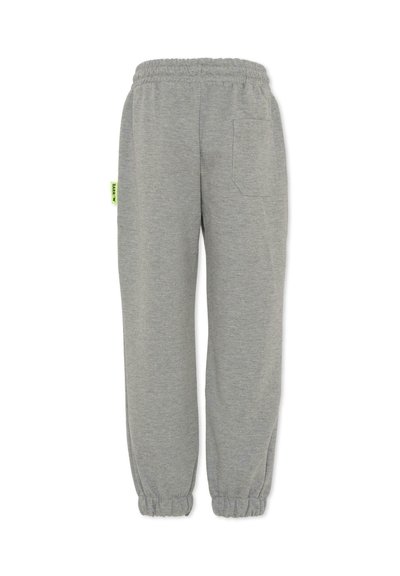 Szare spodnie dresowe wykonane z bawełnianej mieszanki, z elastyczną talią, zwężanymi mankietami oraz pojedynczą tylną kieszenią z kwadratowym otworem.