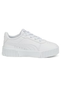 Fehér sneaker sima bőrből készült felsőrésszel, kerek orral és texturált gumitalppal. Szürke fűzőkkel és oldalsó perforációkkal rendelkezik a légáteresztés érdekében.