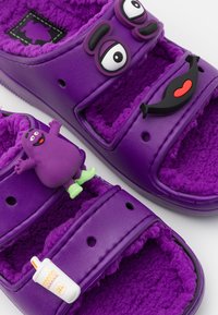 Crocs MCDONALDS COZZZY UNISEX - Mules - purple