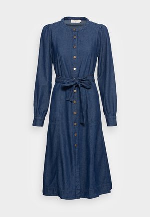 Ciemnoniebieska sukienka midi z denimu z długimi bufiastymi rękawami, zapinana na guziki z przodu, z okrągłym dekoltem i wiązanym paskiem w talii.