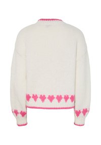 Λευκό πουλόβερ με σχέδιο από ροζ καρδιά στο κάτω μέρος και στα μανίκια, με στρογγυλή λαιμόκοψη και άνετη εφαρμογή. Πλεκτή υφή.