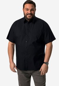 Svart kortärmad skjorta med knapplist och ficka i avslappnad passform. Tillverkad av ett mjukt tyg, med krage och enkel design.