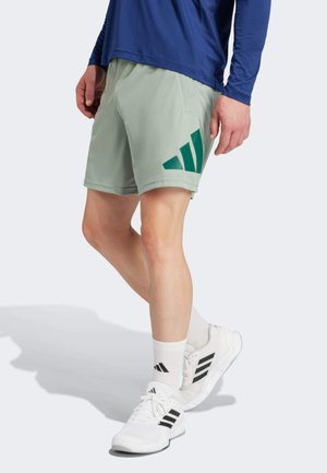 TRAIN ESSENTIALS LOGO - Pantalón corto de deporte - silver green collegiate green
