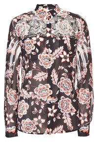 Gennemsigtig sort bluse med blomstermønster i nuancer af pink og koral, med en blondepanel over skuldrene og knaplukning.