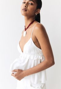PULL&BEAR RUFFLED STRAPPY  - Débardeur - white
