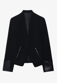 Černý blazer s drapovaným designem, zdobený koženými detaily na rukávech a bočními kapsami na zip. Hladká textura, přiléhavý střih.