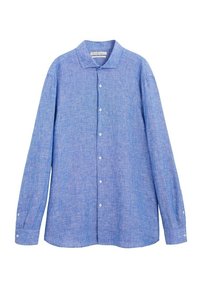 Camisa de manga larga color azul claro hecha de tela texturizada, con cierre de botones en la parte delantera, cuello clásico y puños con botones.