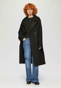 QS SCHMALES MIT DETAIL AM AUSSCHNITT - Longsleeve - schwarz